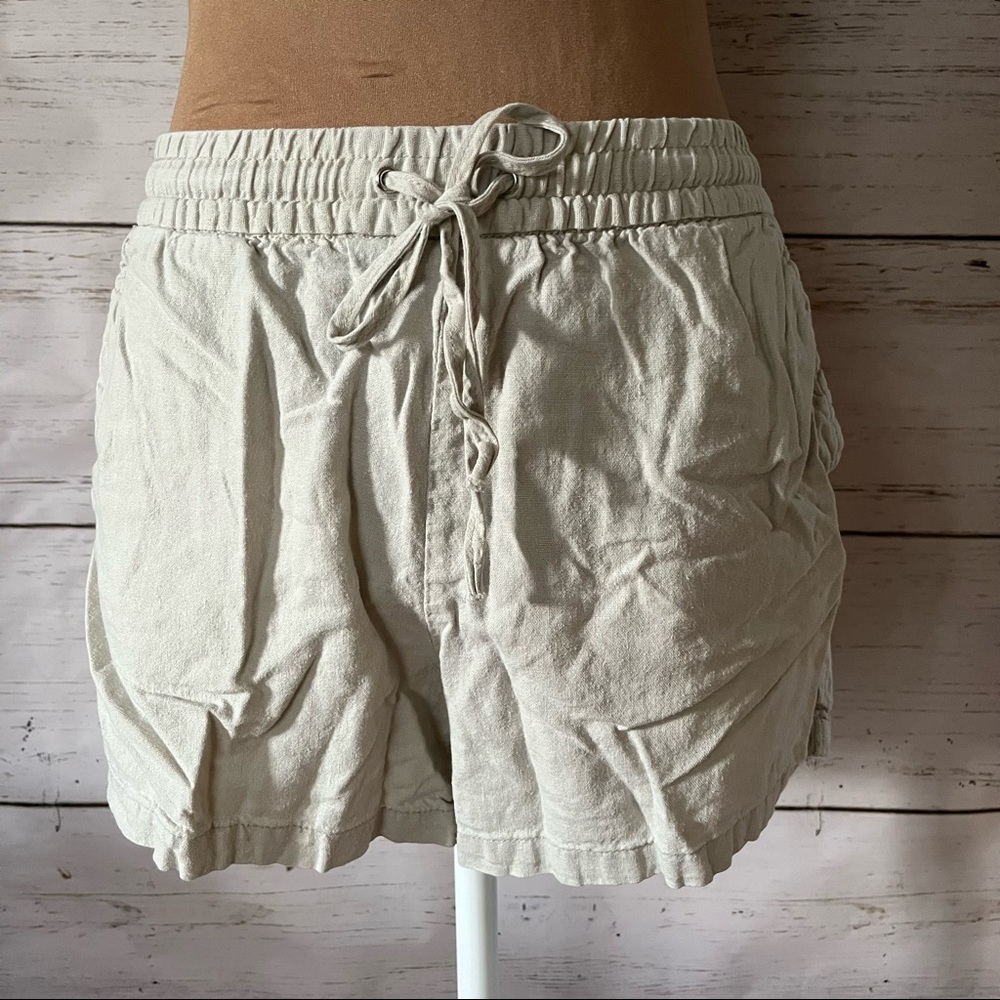 Khaki pull-on shorts